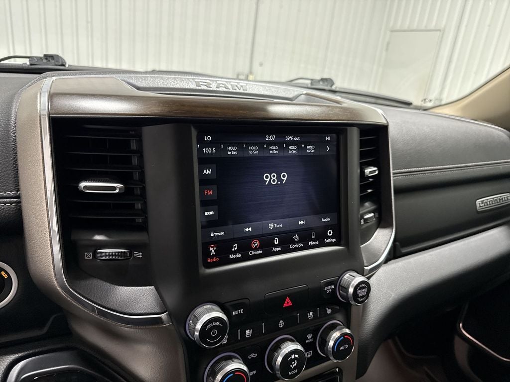 2021 RAM 1500 Laramie Crew Cab 4x4 6'4' Box