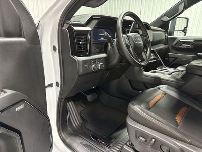 2025 GMC Sierra 2500HD 4WD Crew Cab Standard Bed AT4
