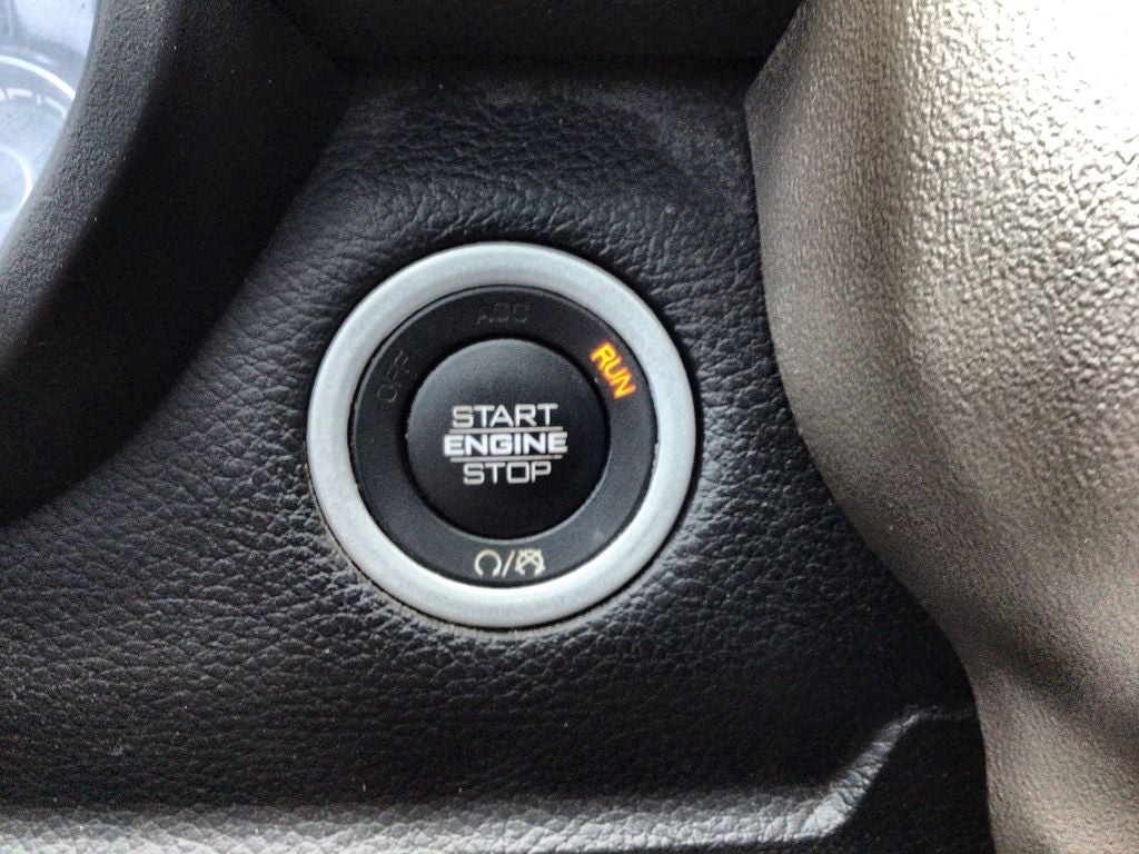 2019 RAM 1500 Laramie Crew Cab 4x4 5'7" Box