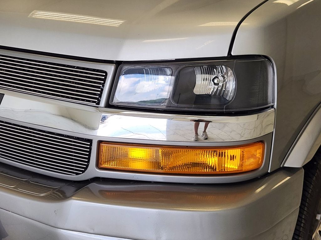 2021 Chevrolet Express Passenger 2500 1LS