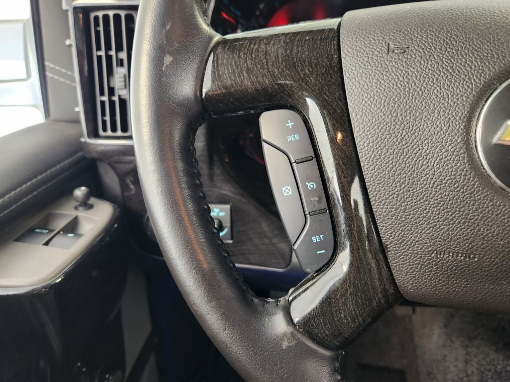 2021 Chevrolet Express Passenger 2500 1LS