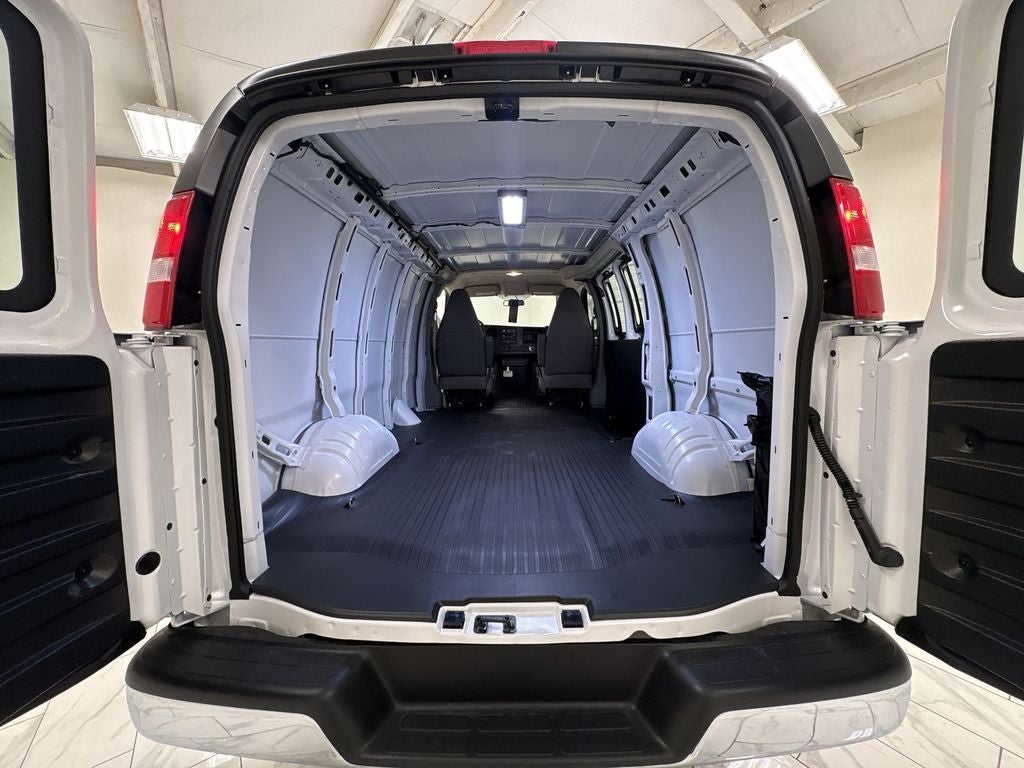 2026 Chevrolet Express Cargo Work Van - Photo 27