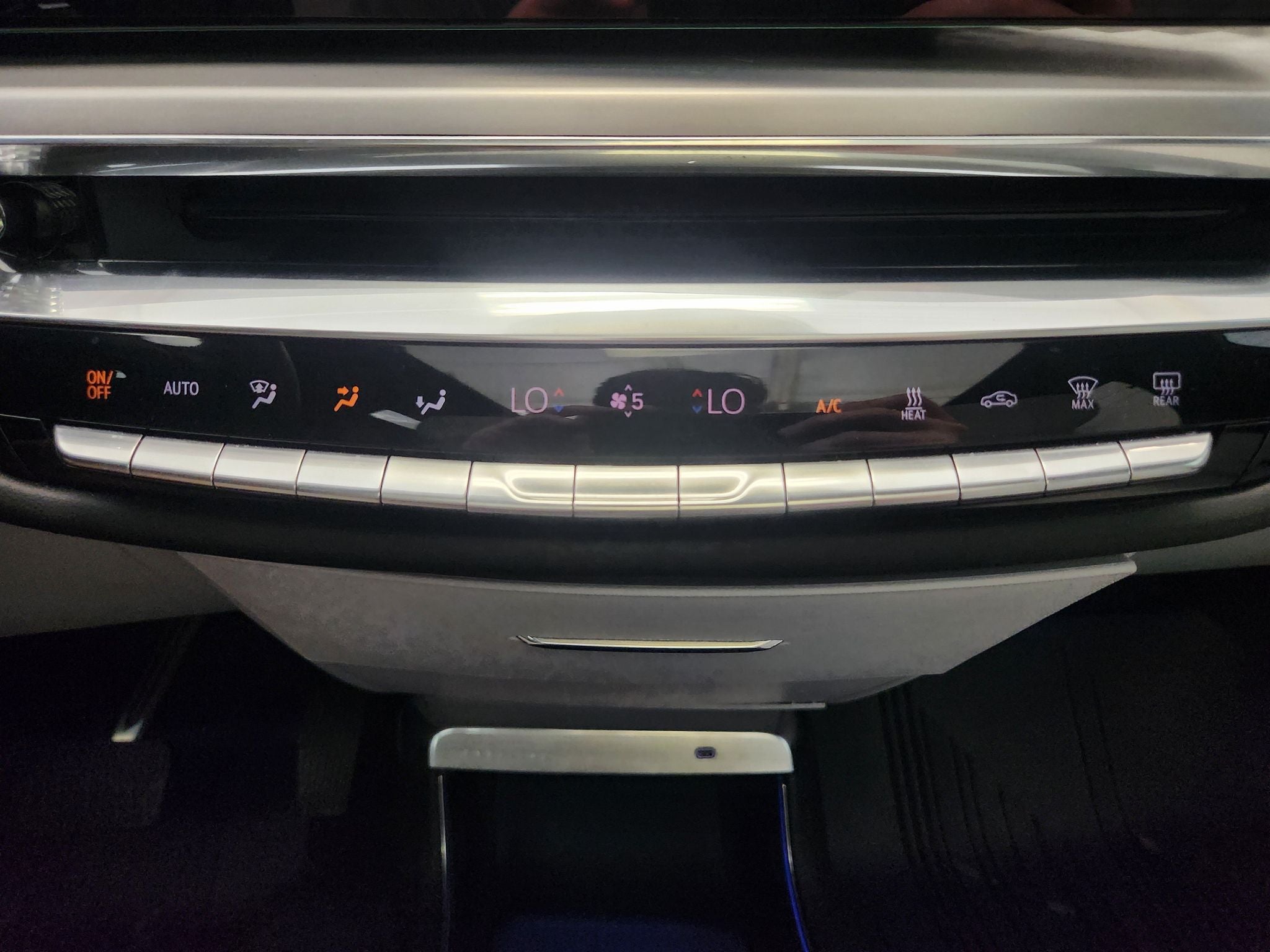 2024 Cadillac LYRIQ Luxury 1