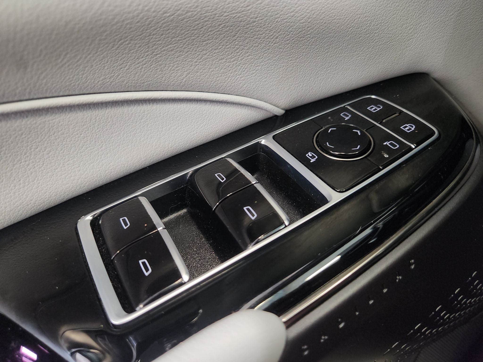 2024 Cadillac LYRIQ Luxury 1