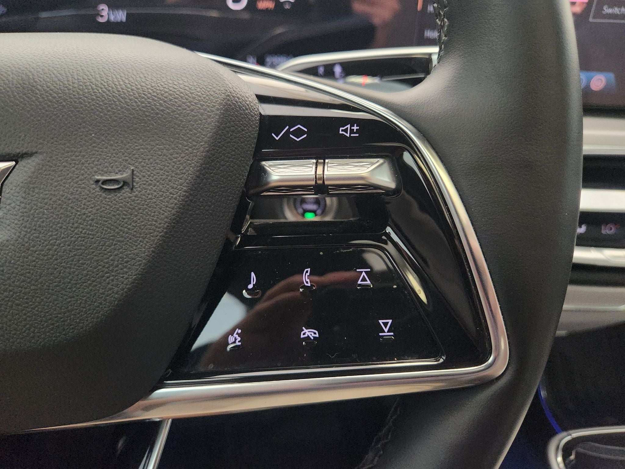 2024 Cadillac LYRIQ Luxury 1