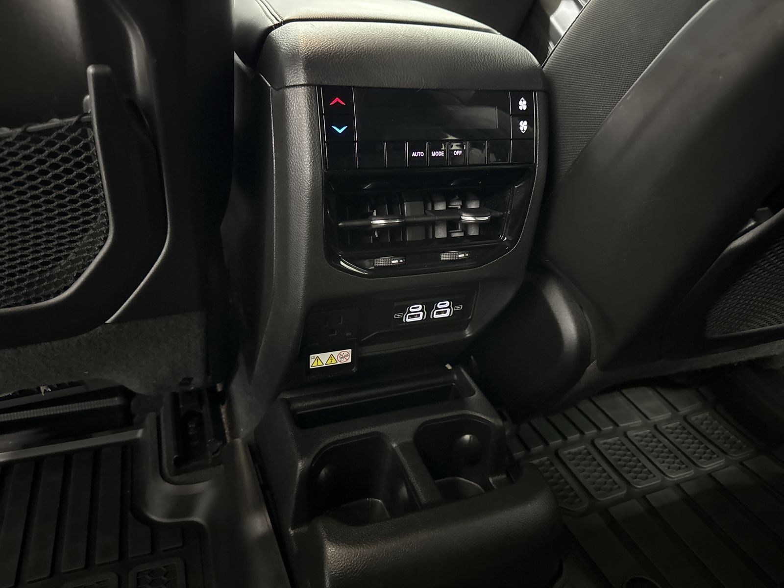 2023 Jeep Grand Cherokee L Altitude 4x2