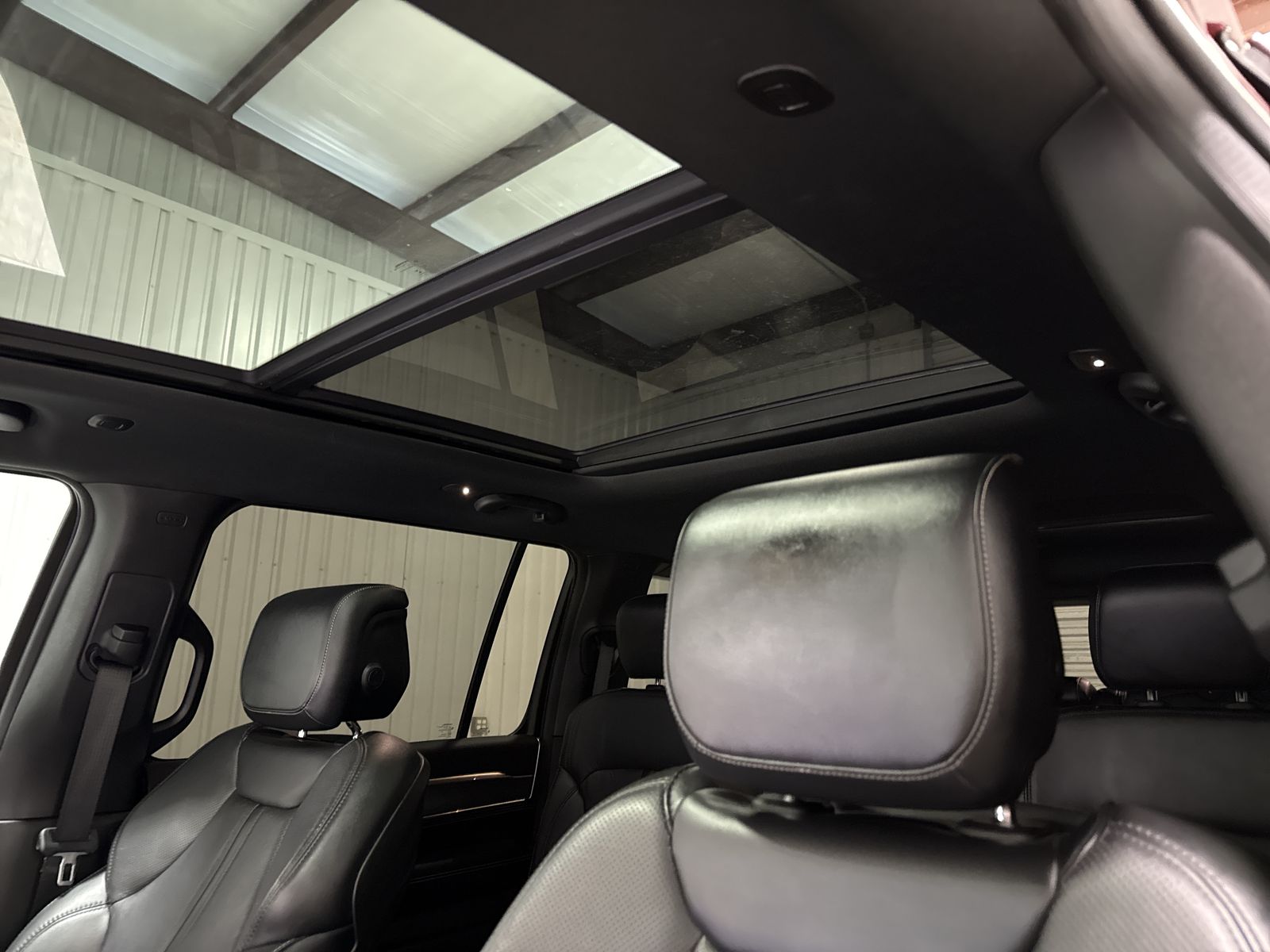 2022 Jeep Wagoneer Series III Carbide 4x2
