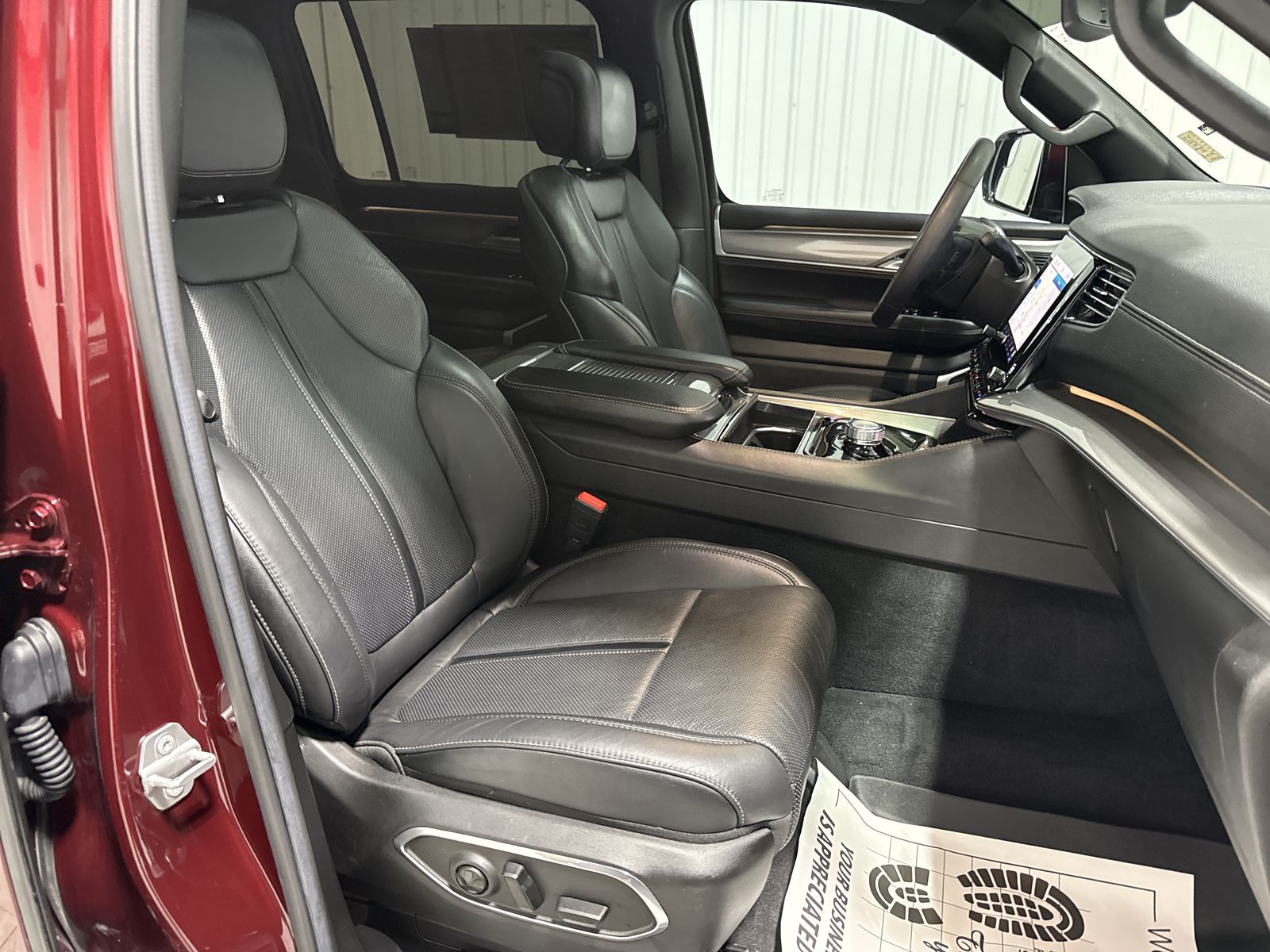 2022 Jeep Wagoneer Series III Carbide 4x2