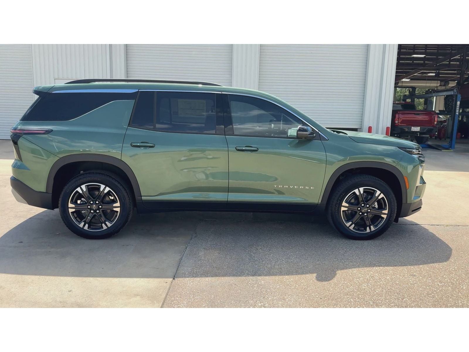 2027 Chevrolet Traverse LT
